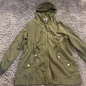 Green rain jacket/wind breaker